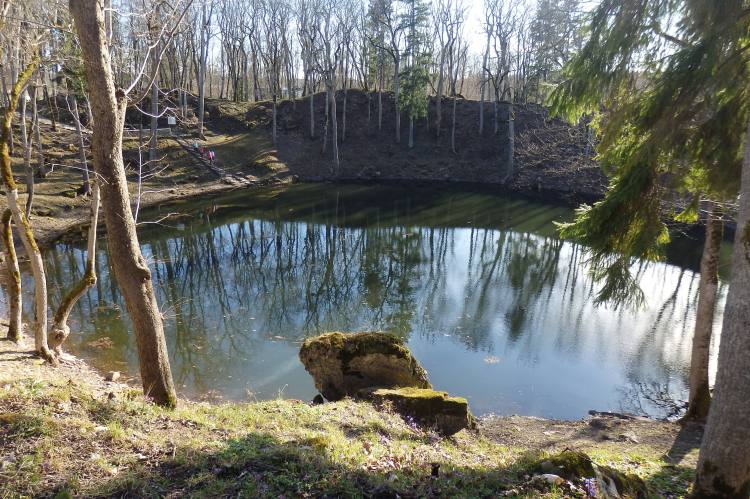 Kaali meteorite crates